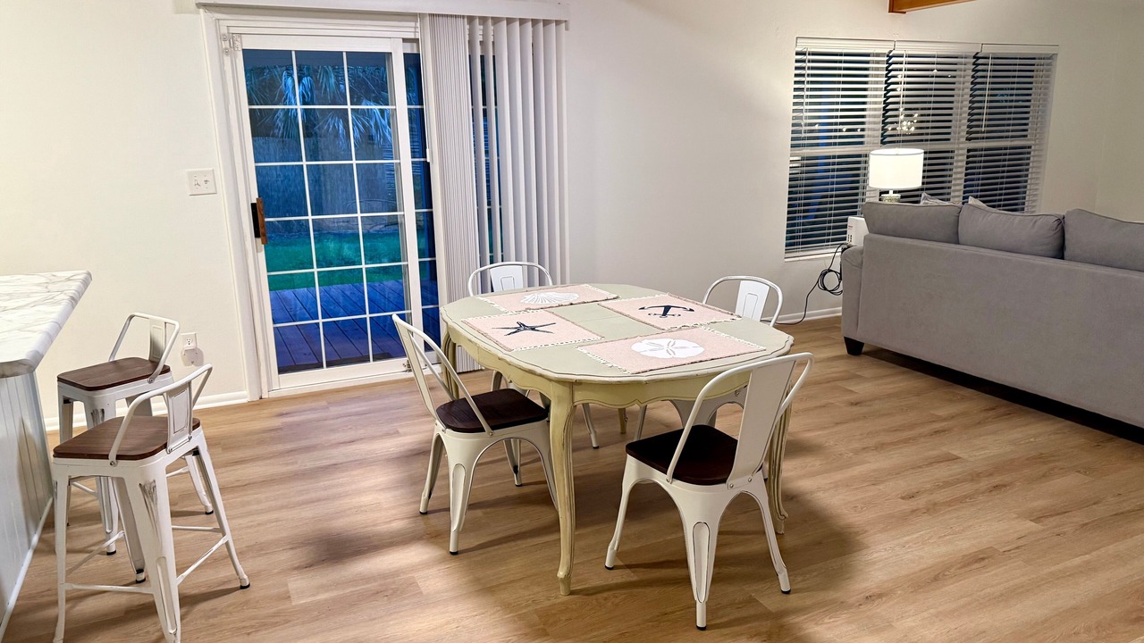 Photo of Livingroom in Ono Island