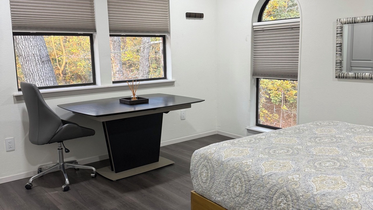 Photo of Bedroom in Holly Lake Ranch