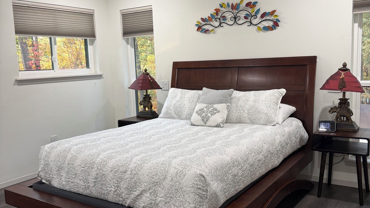 Photo of Bedroom in Holly Lake Ranch