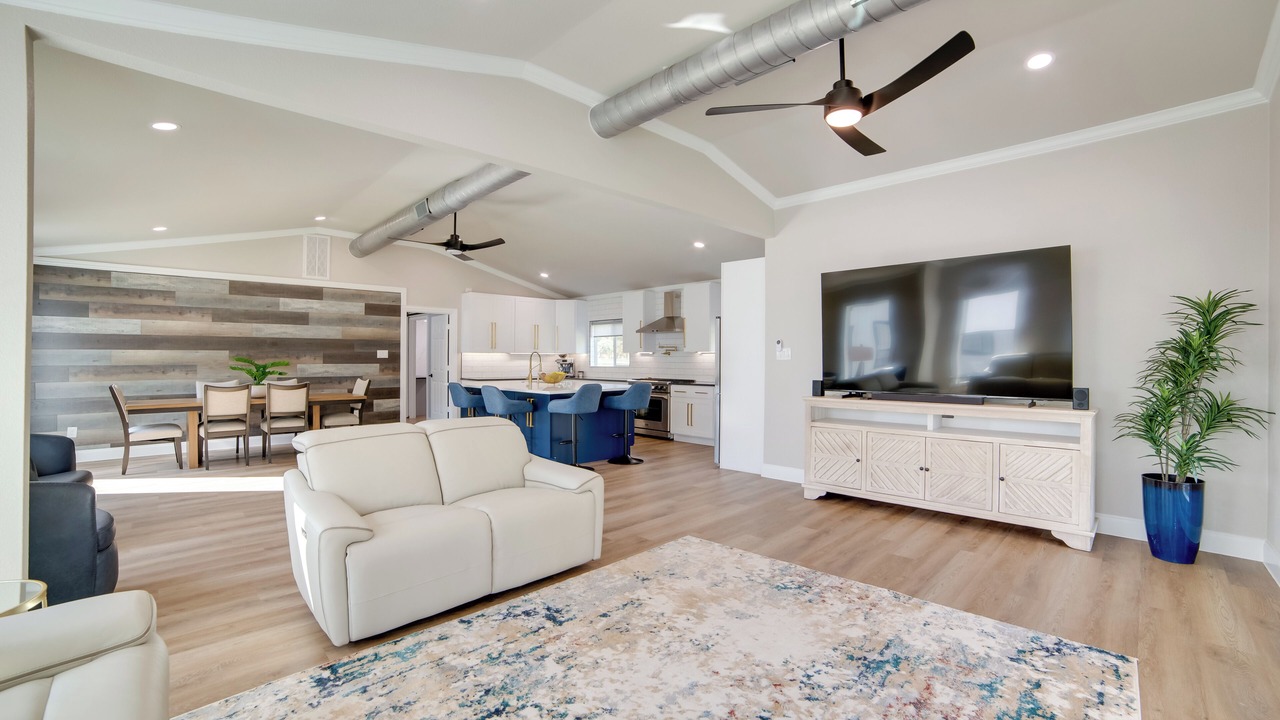Photo of Livingroom in Emory