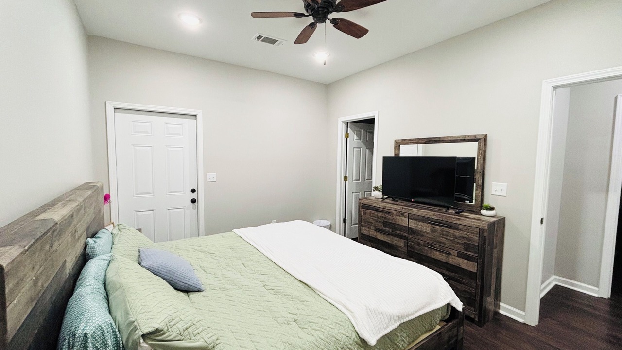 Photo of Bedroom in Elliott