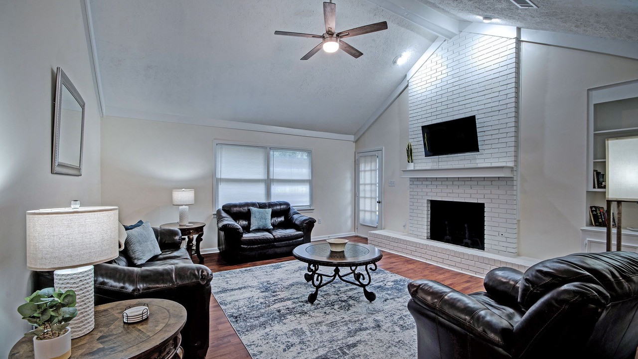 Photo of Livingroom in Tougaloo
