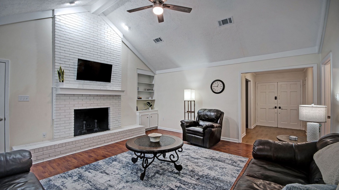 Photo of Livingroom in Tougaloo