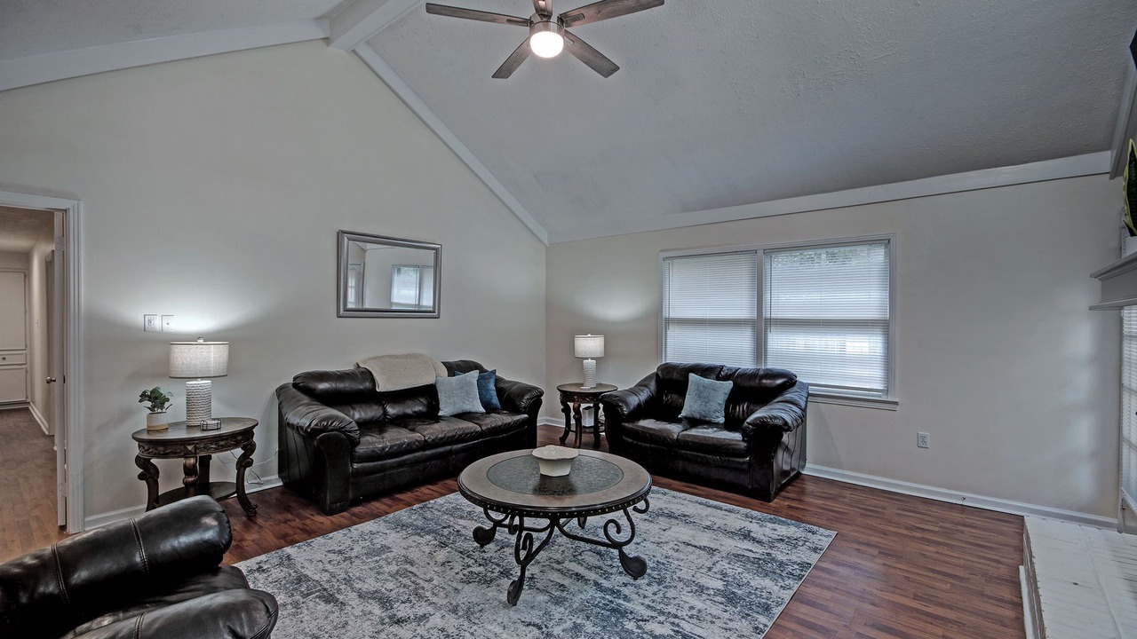 Photo of Livingroom in Tougaloo