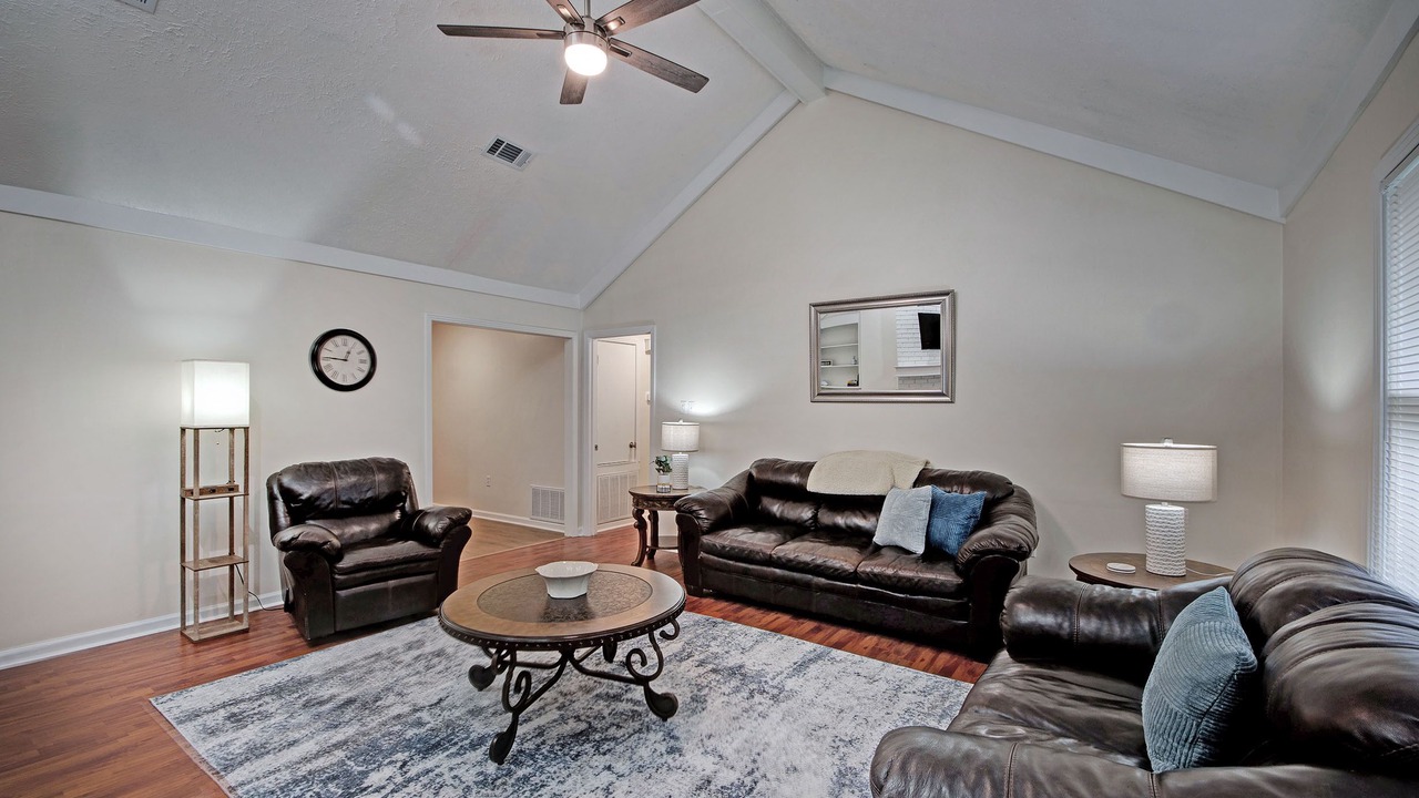Photo of Livingroom in Tougaloo