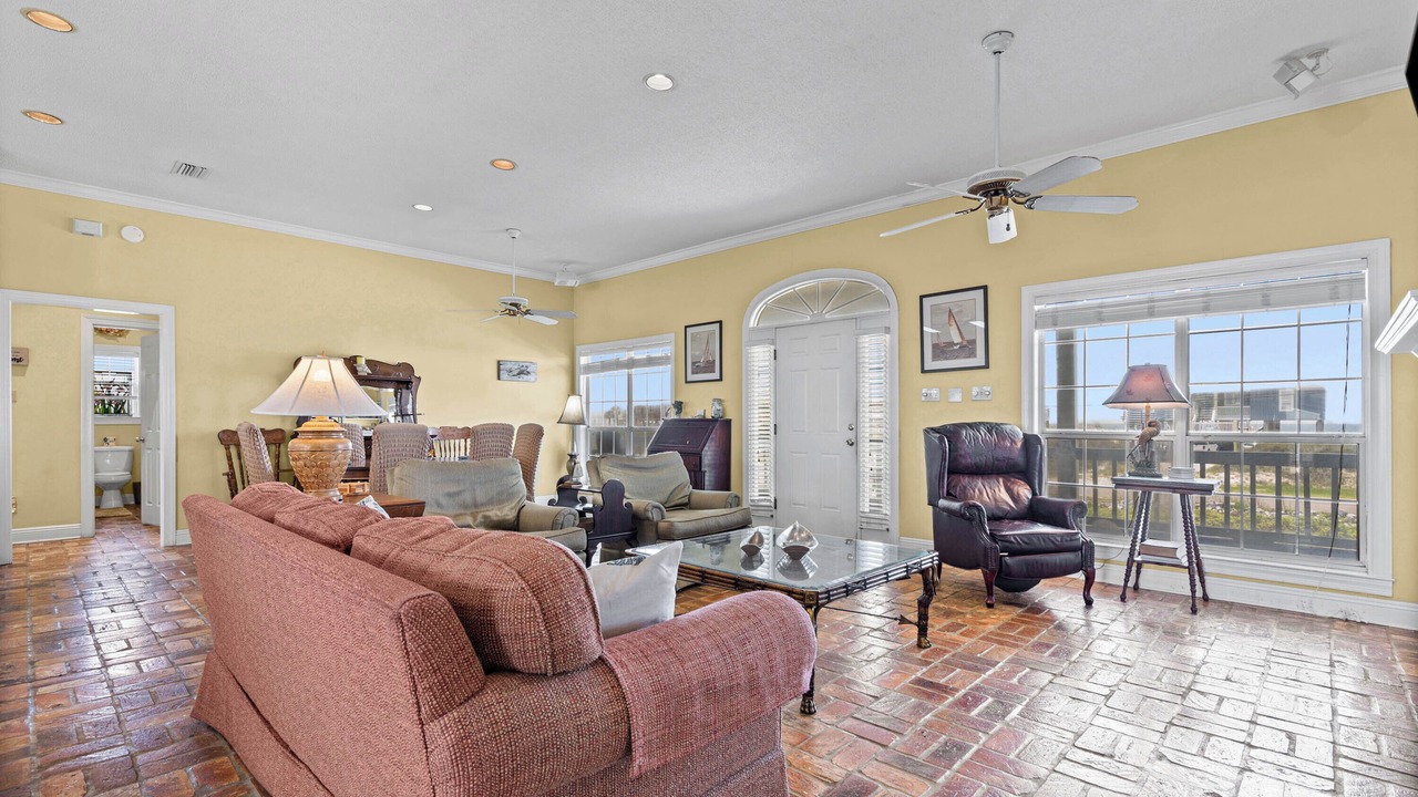 Photo of Livingroom in Silver Cay