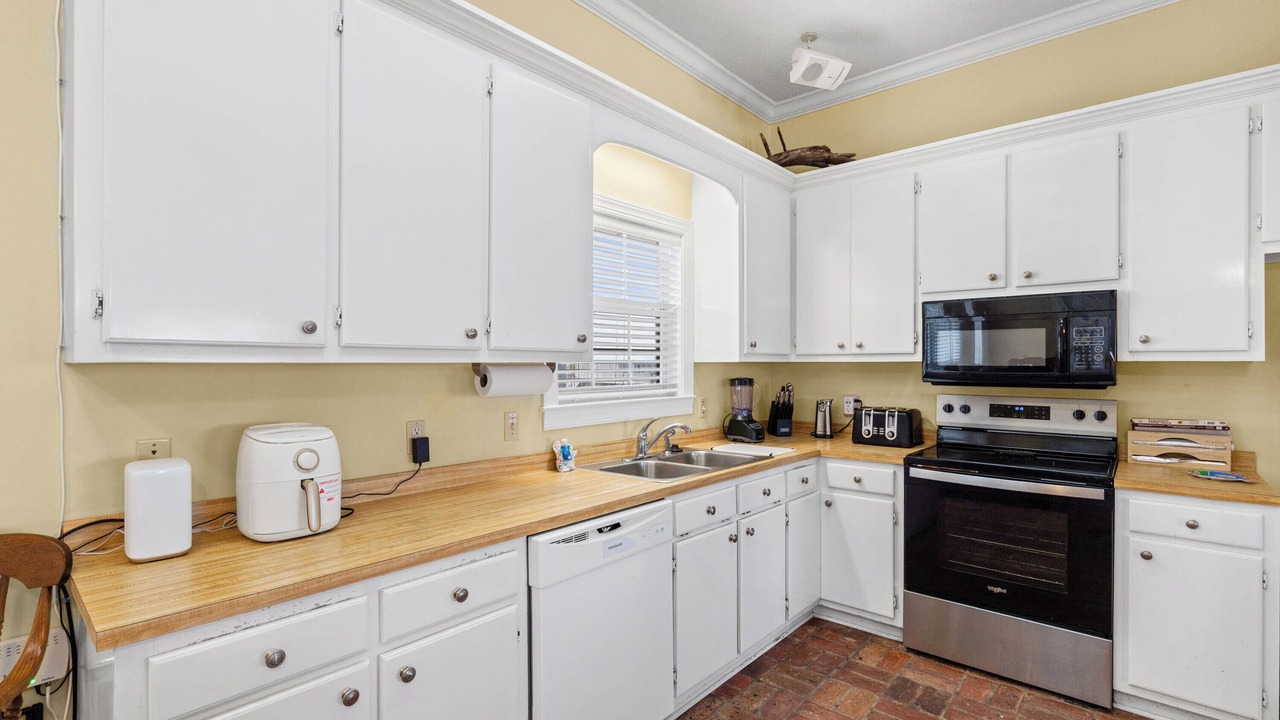 Photo of Kitchen in Silver Cay