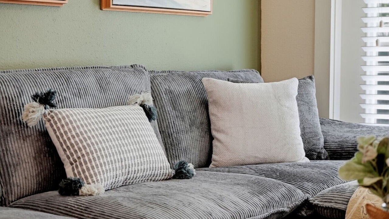 Photo of Livingroom in Courier City - Oscawana