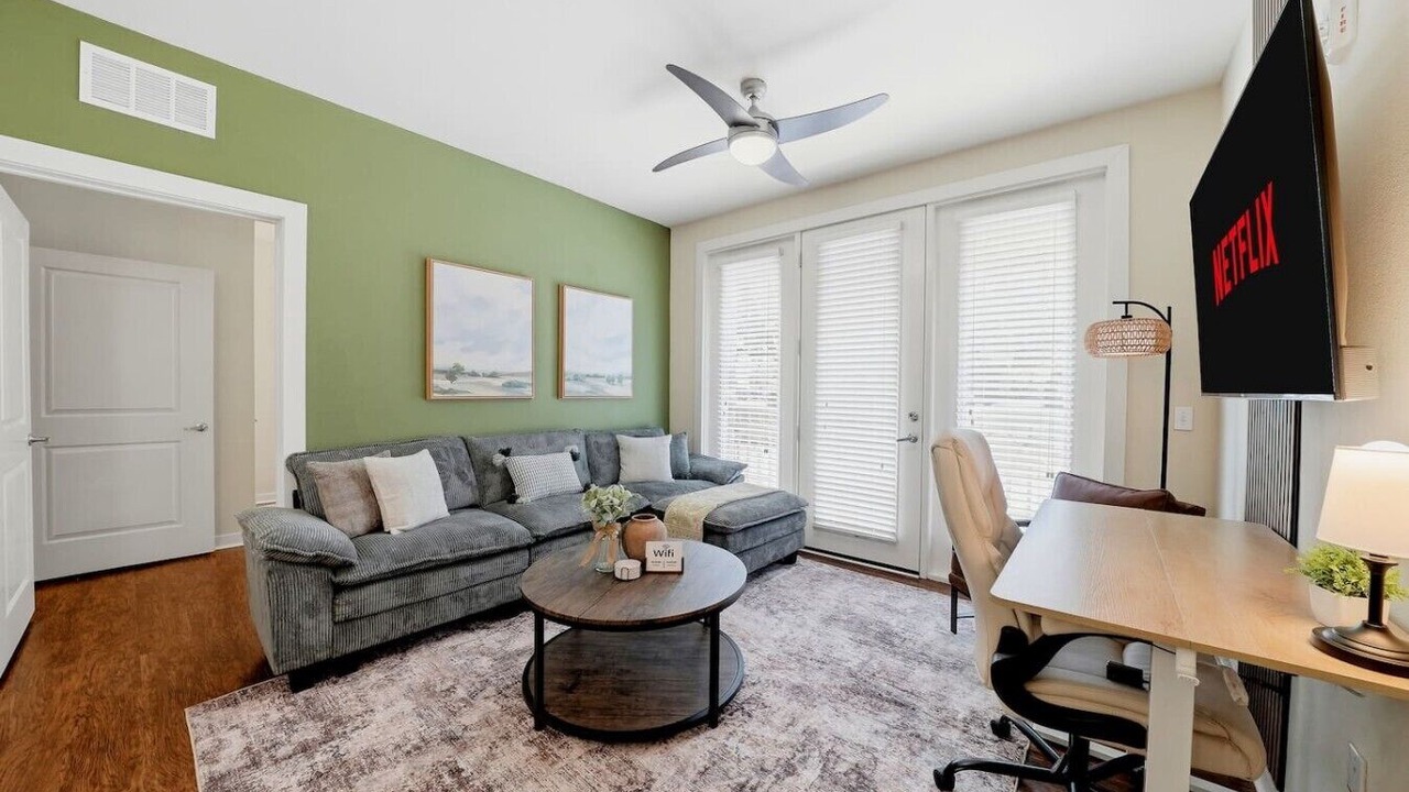 Photo of Livingroom in Courier City - Oscawana