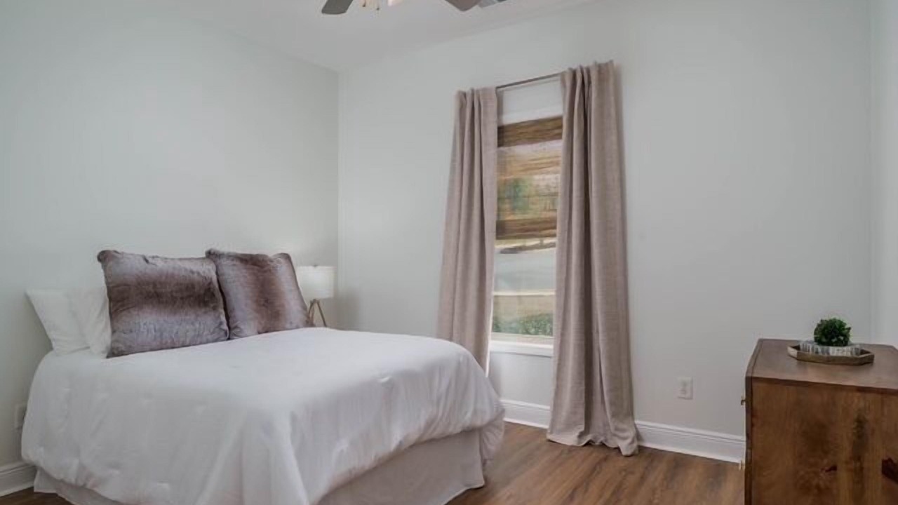 Photo of Bedroom in Northport