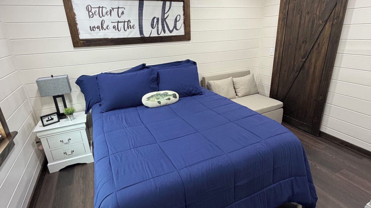 Photo of Bedroom in Huxley