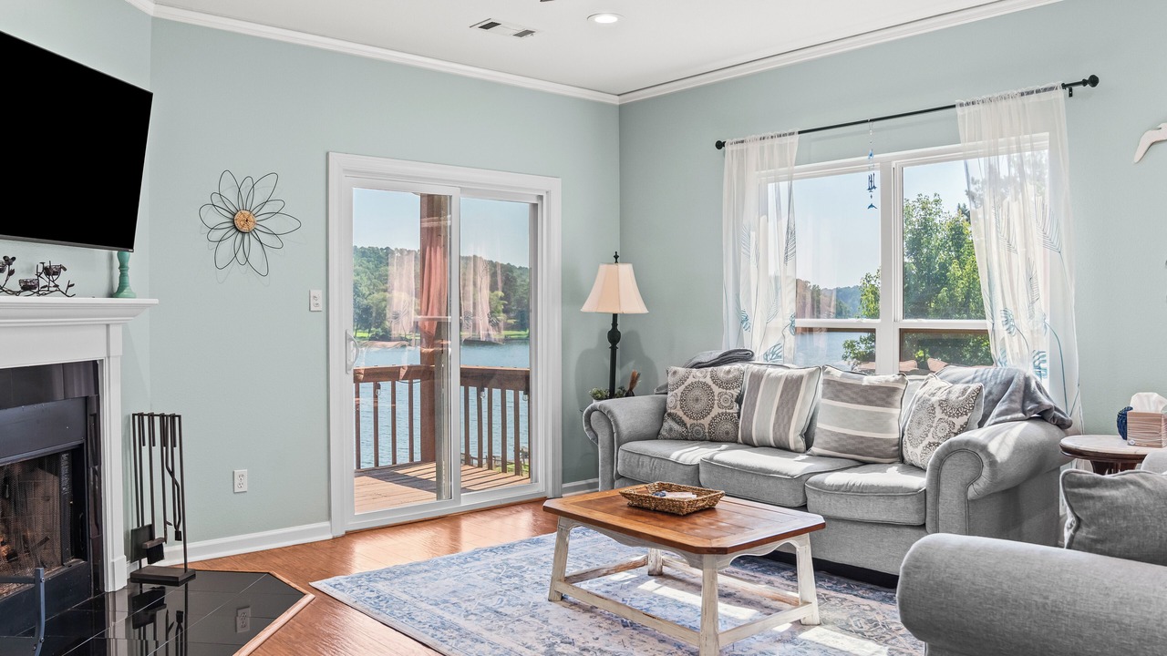 Photo of Livingroom in Jones Mills