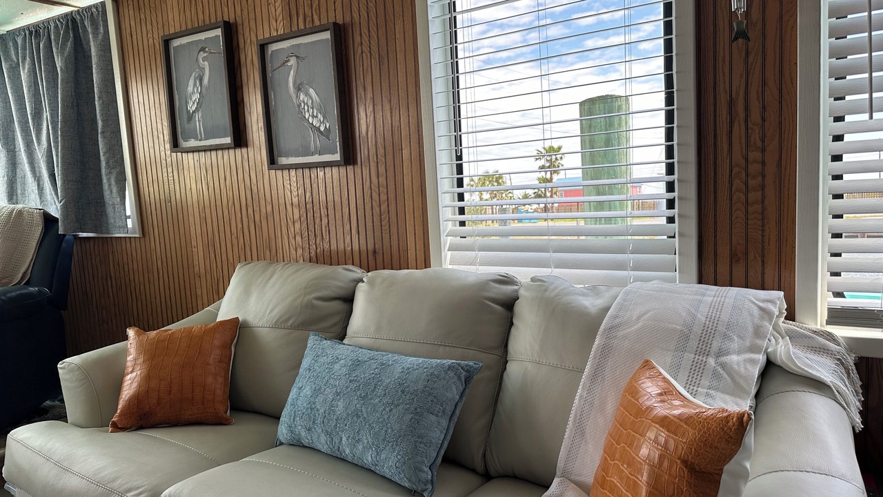 Photo of Livingroom in Golden Meadow