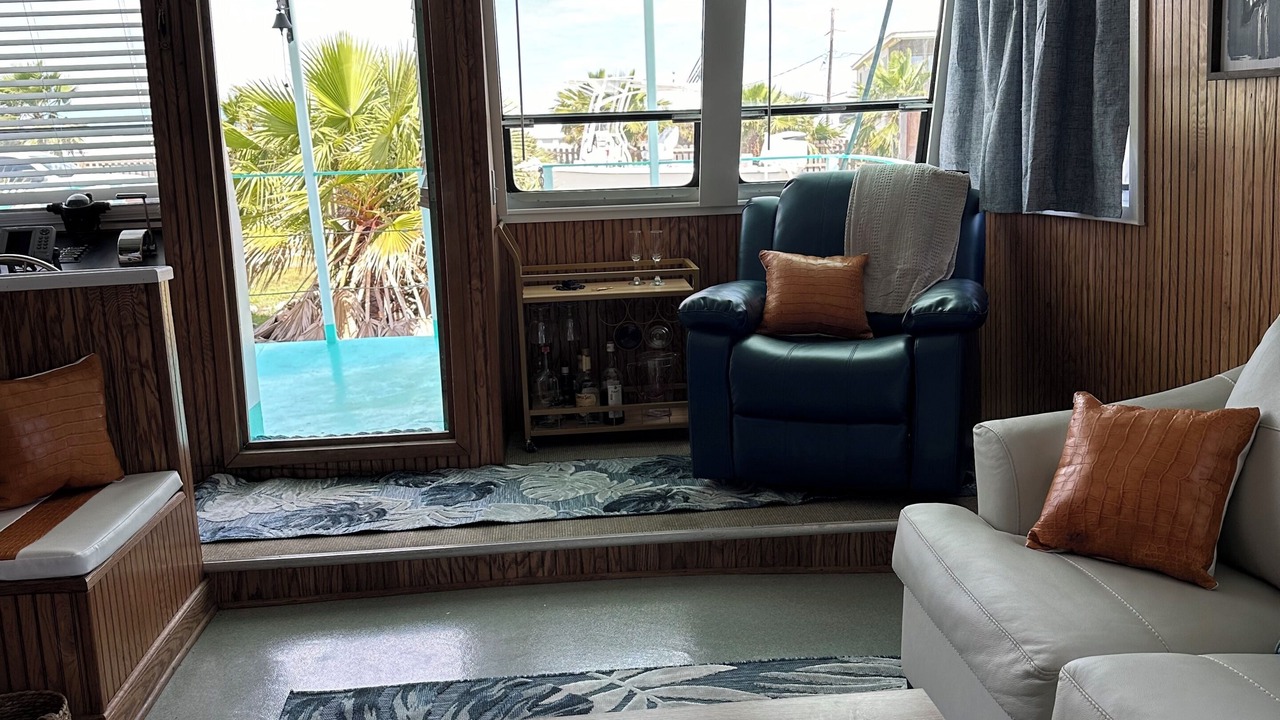 Photo of Livingroom in Golden Meadow