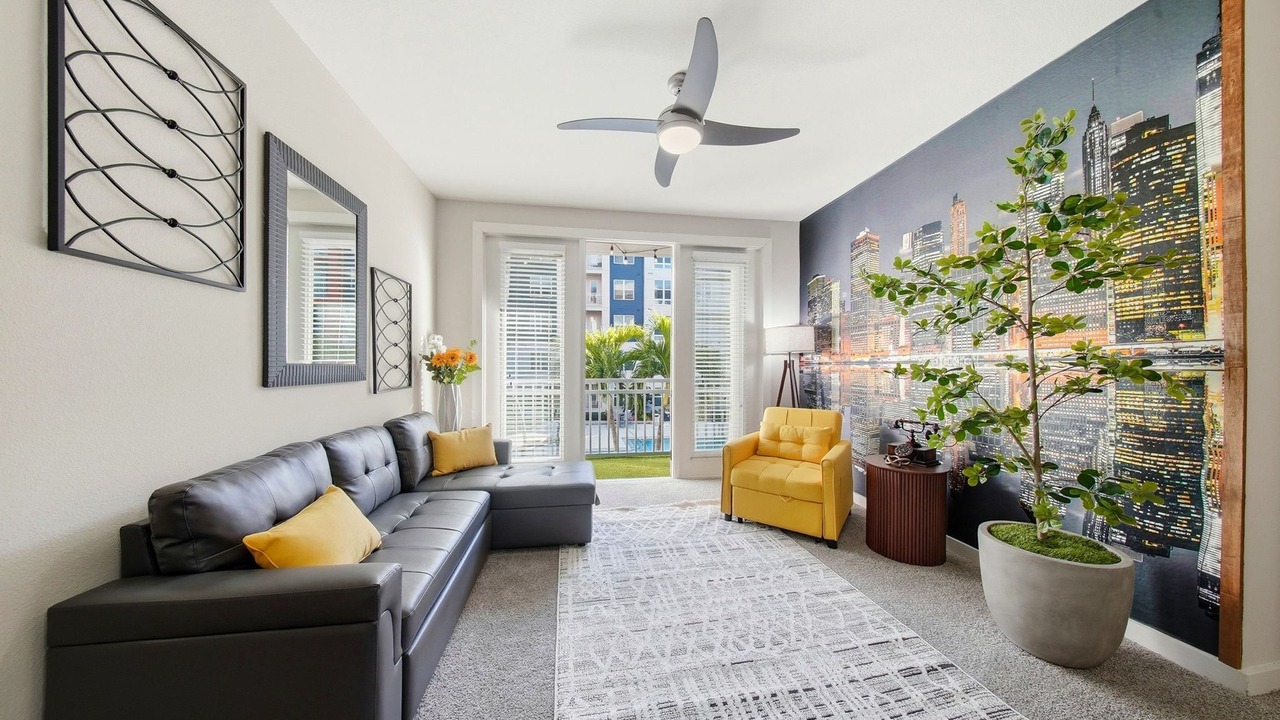 Photo of Livingroom in Courier City - Oscawana