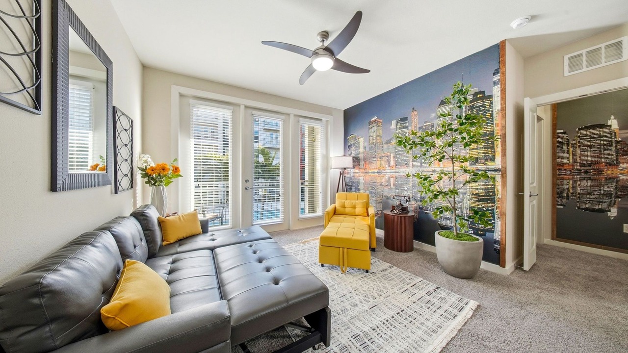 Photo of Livingroom in Courier City - Oscawana