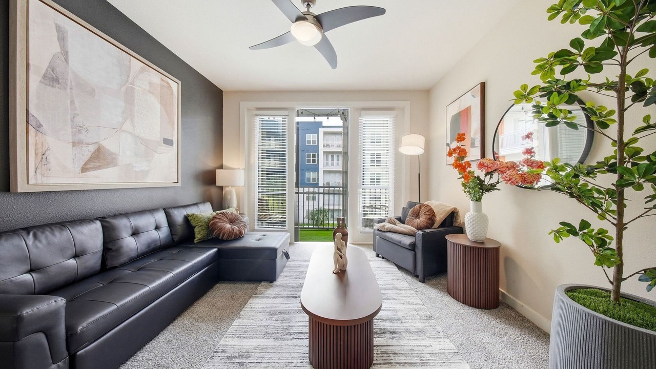 Photo of Livingroom in Courier City - Oscawana