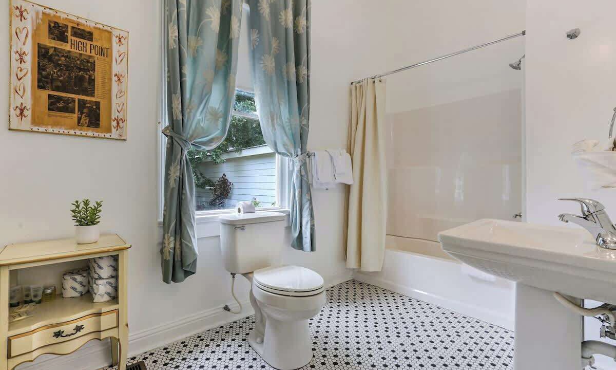 Photo of Bathroom in Freret