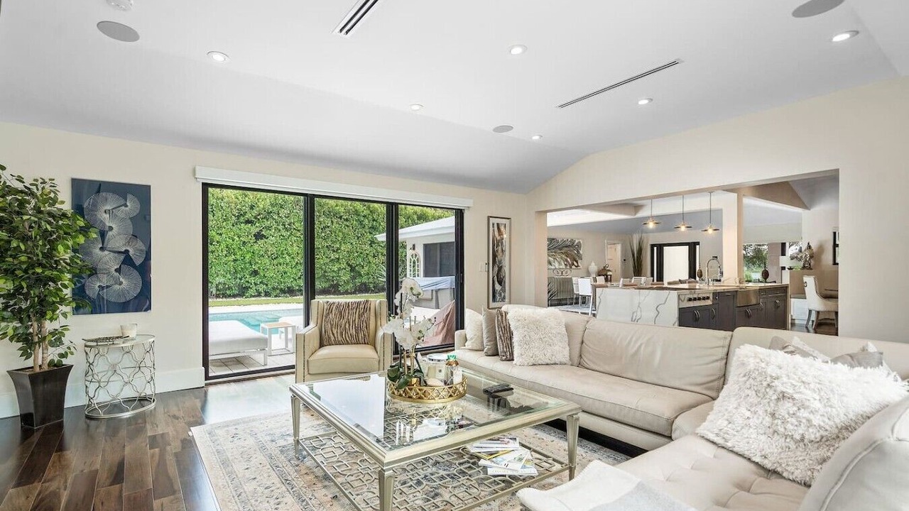 Photo of Livingroom in Lake Ida Shores