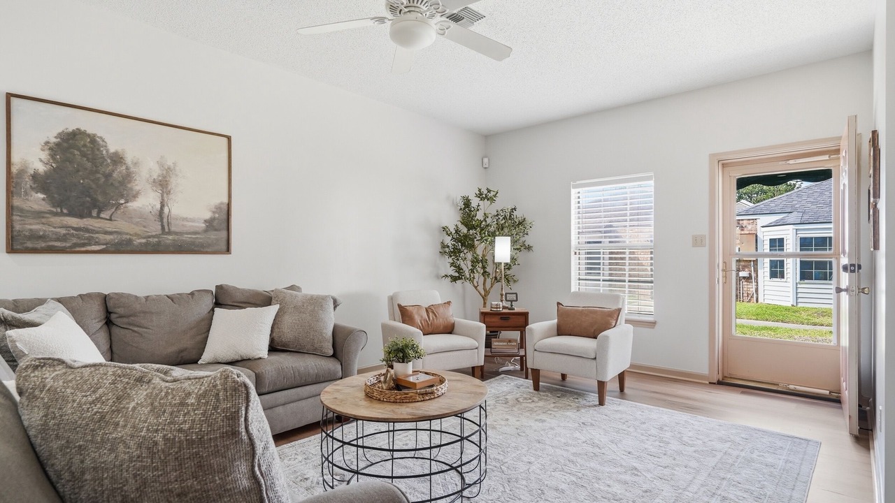 Photo of Livingroom in Milton
