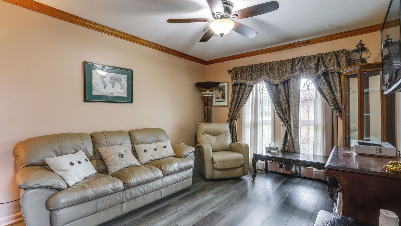 Photo of Livingroom in Scotlandville