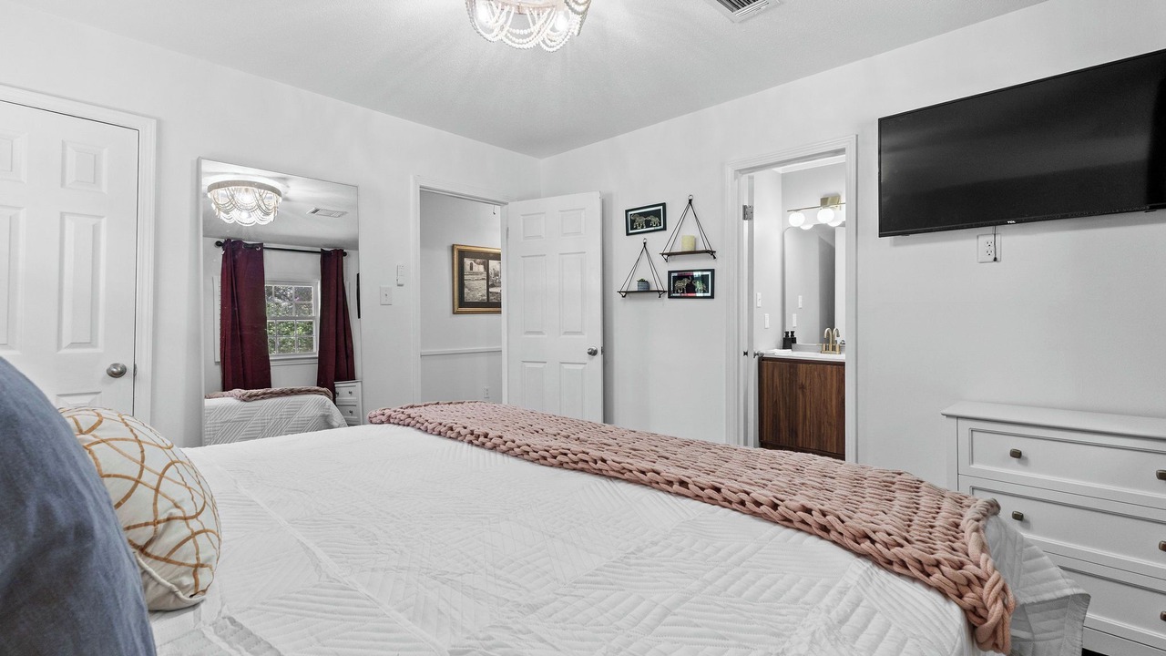 Photo of Bedroom in Northport