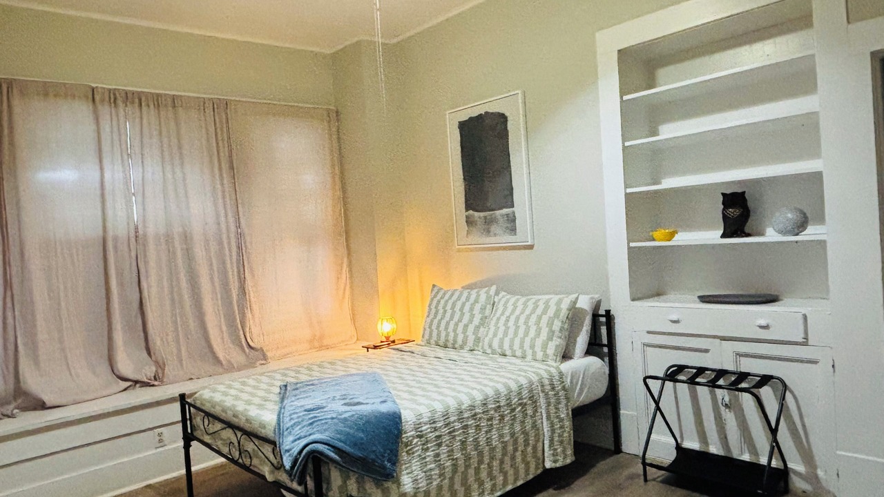 Photo of Bedroom in Highland Historic District