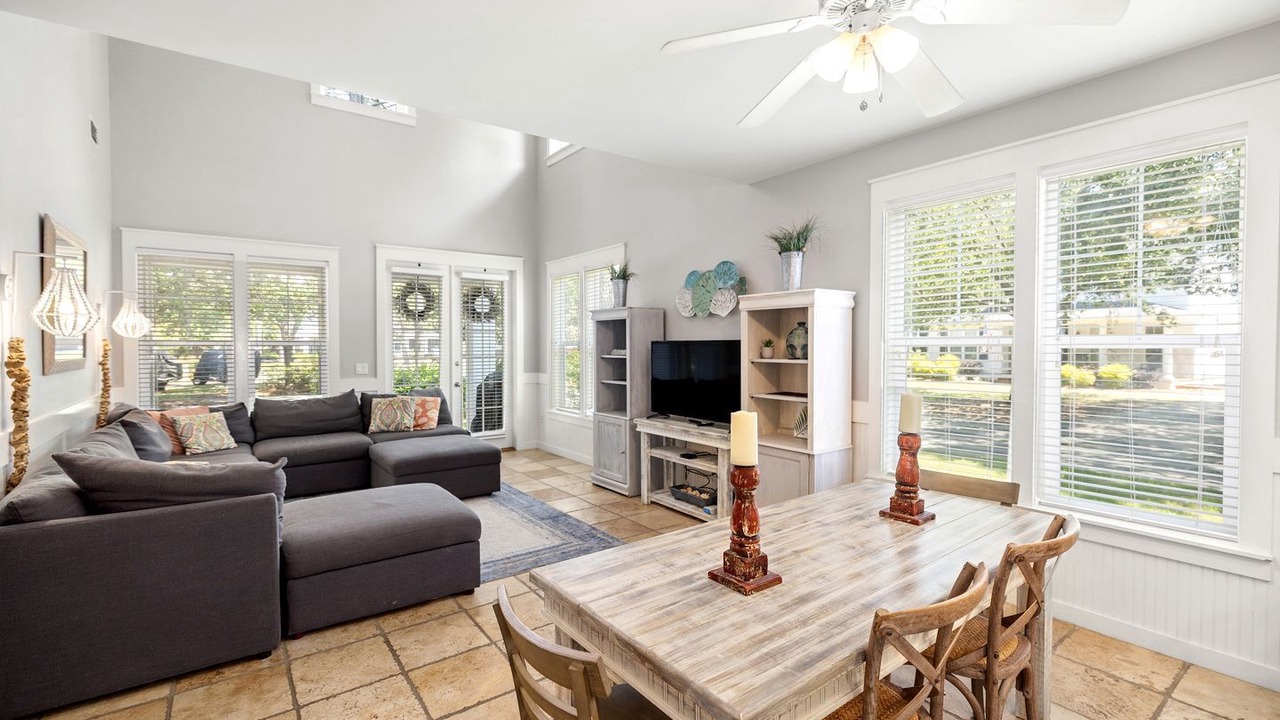 Photo of Livingroom in Laurel Grove