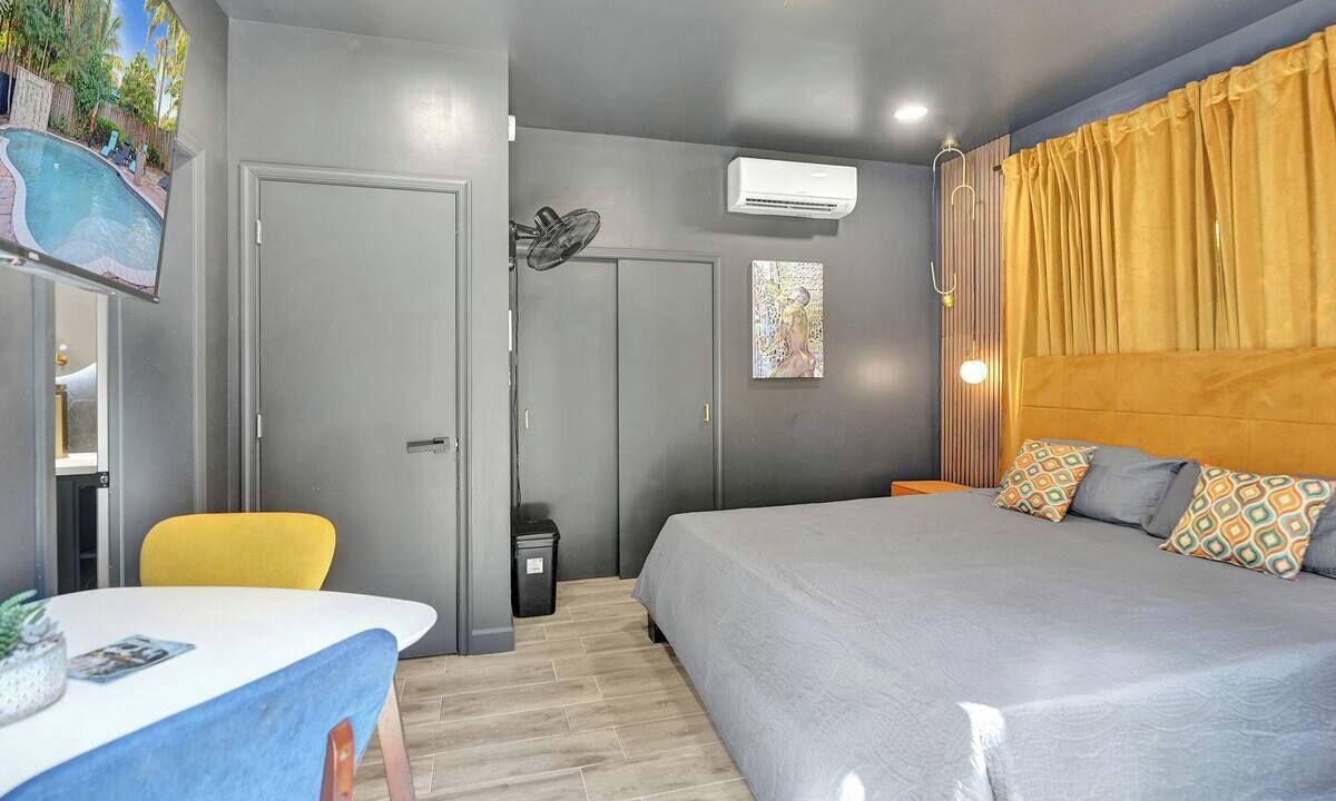 Photo of Bedroom in Wilton Manors