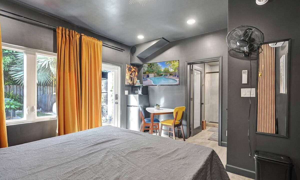 Photo of Bedroom in Wilton Manors