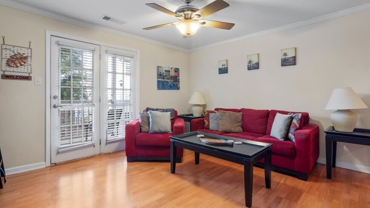 Photo of Livingroom in Gulf Park Estates