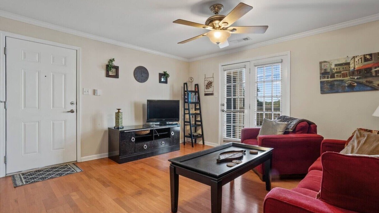Photo of Livingroom in Gulf Park Estates