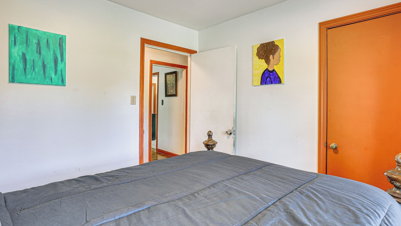 Photo of Bedroom in Orange