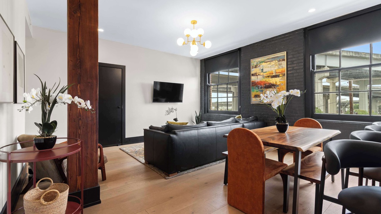 Photo of Livingroom in Arts/Warehouse District
