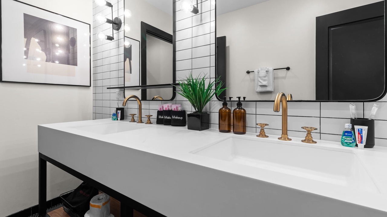 Photo of Bathroom in Arts/Warehouse District