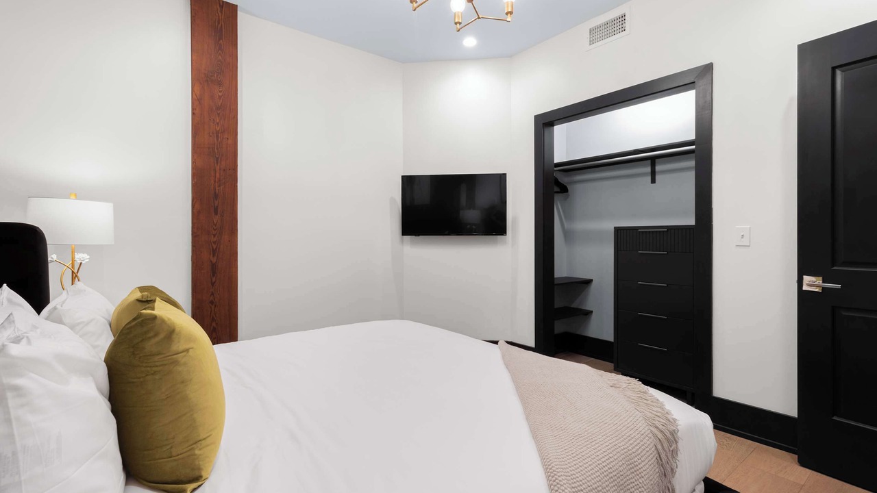 Photo of Bedroom in Arts/Warehouse District