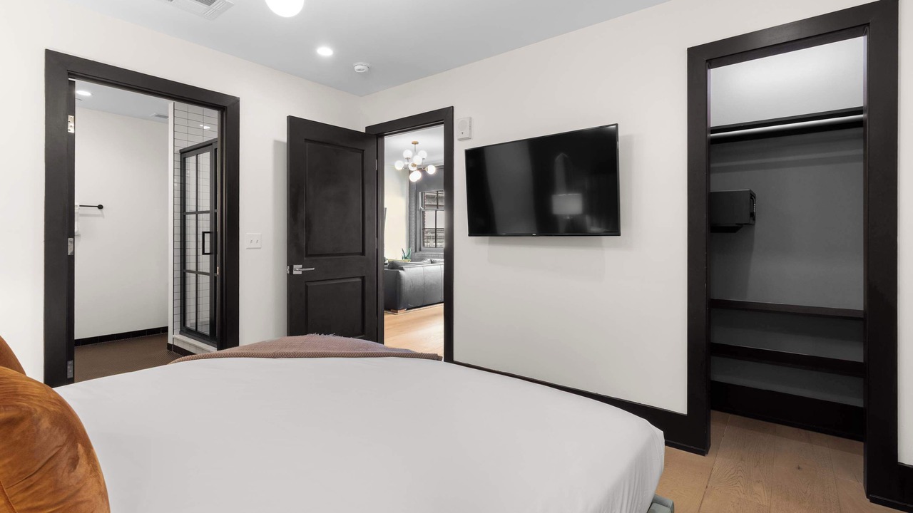 Photo of Bedroom in Arts/Warehouse District