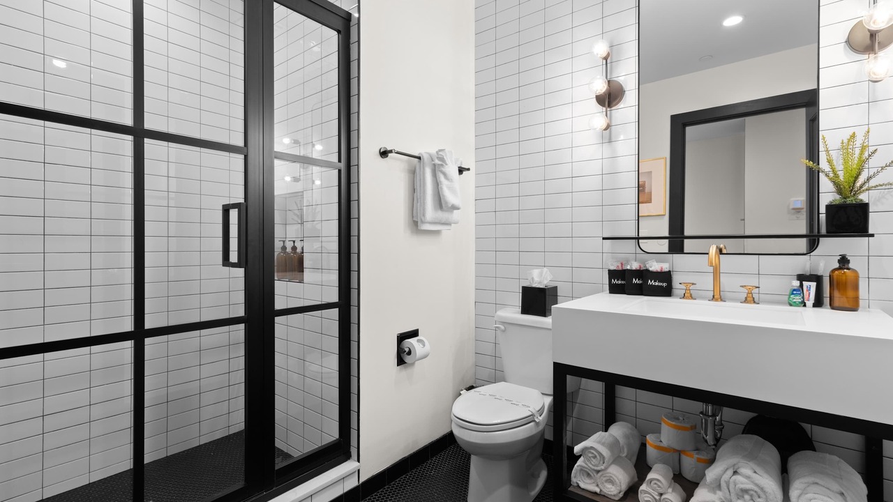Photo of Bathroom in Arts/Warehouse District
