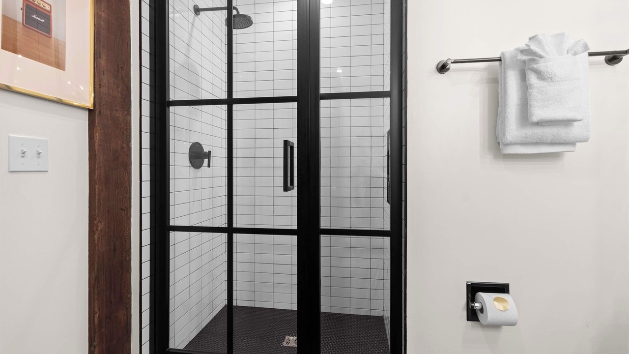 Photo of Bathroom in Arts/Warehouse District