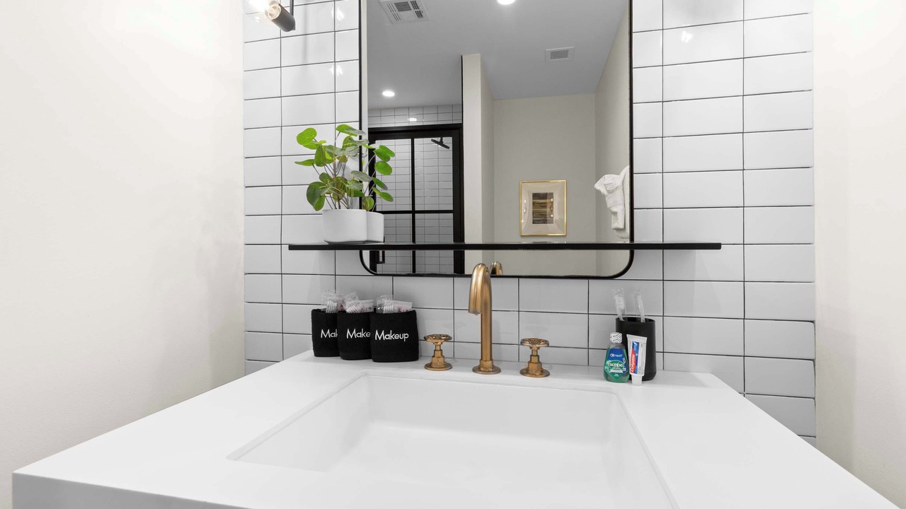 Photo of Bathroom in Arts/Warehouse District