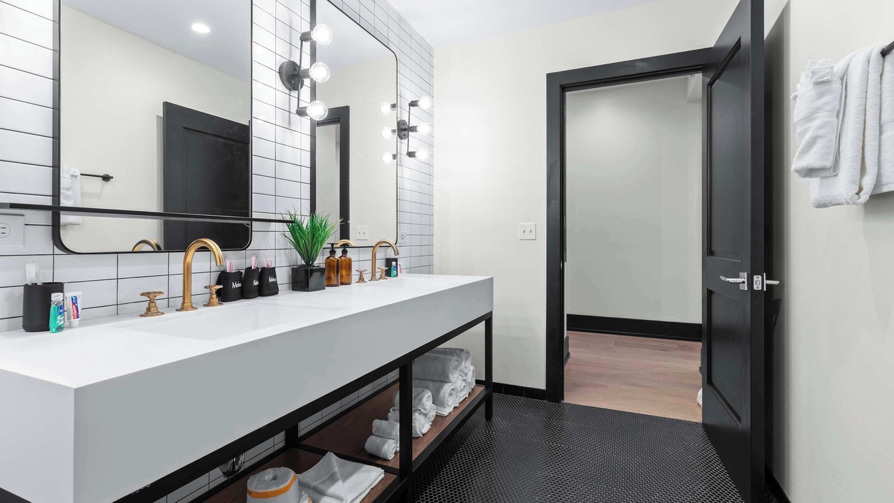 Photo of Bathroom in Arts/Warehouse District