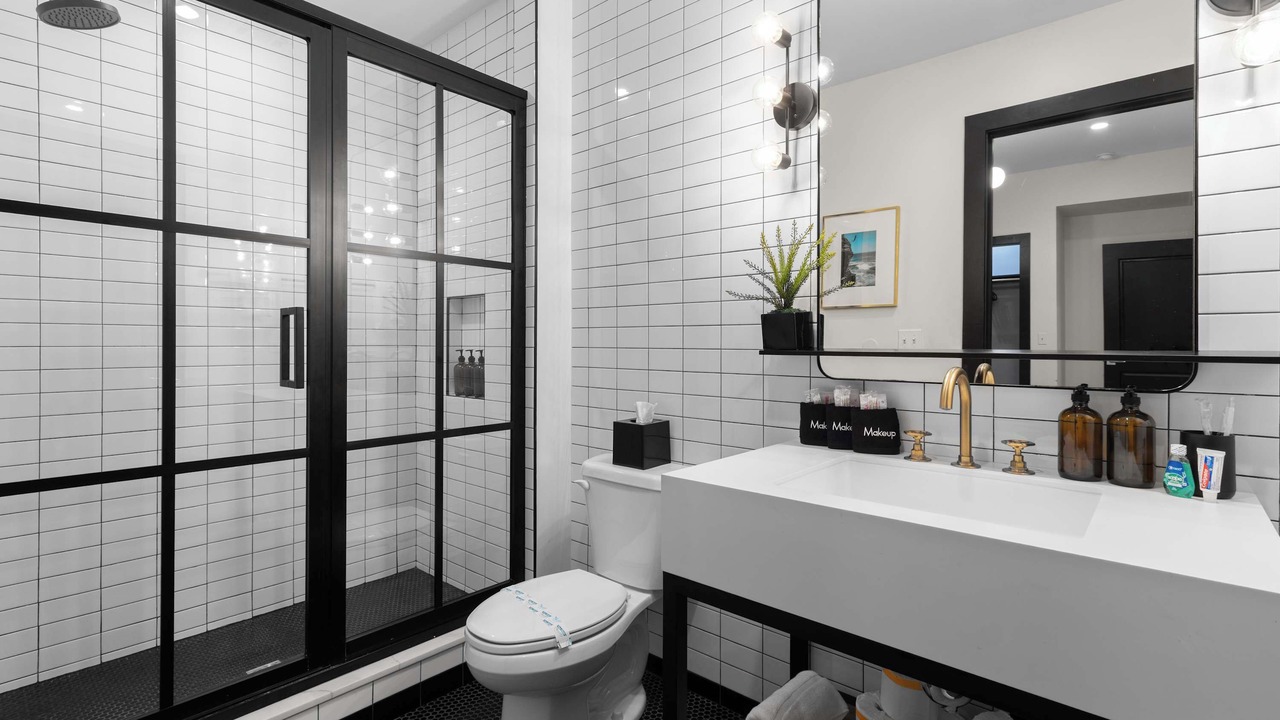 Photo of Bathroom in Arts/Warehouse District