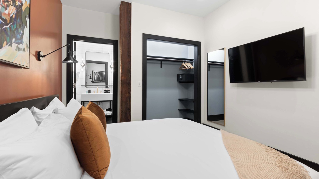 Photo of Bedroom in Arts/Warehouse District