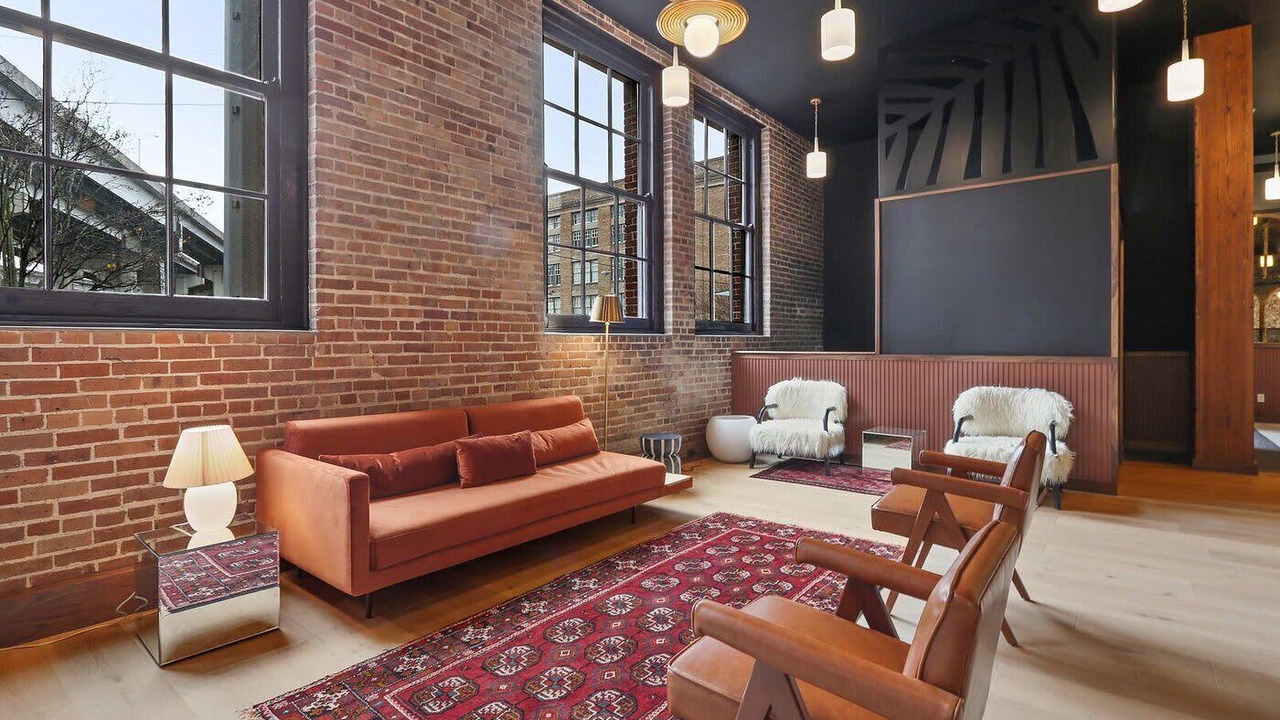 Photo of Livingroom in Arts/Warehouse District