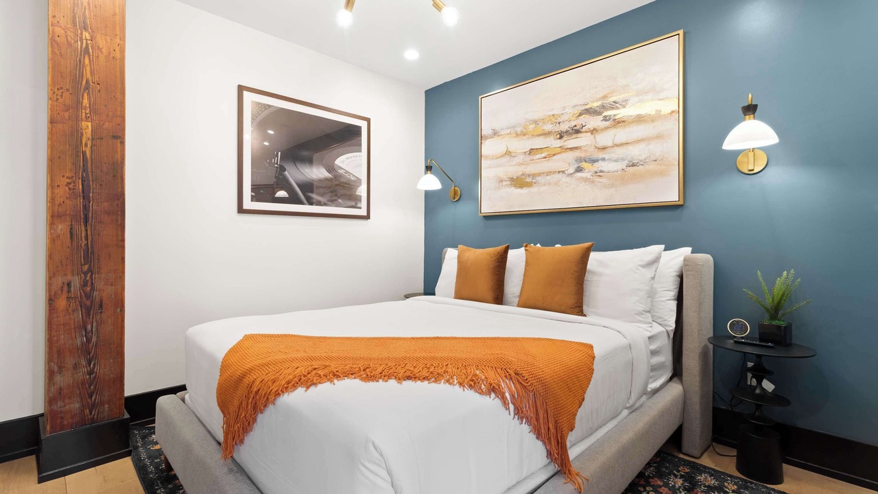Photo of Bedroom in Arts/Warehouse District
