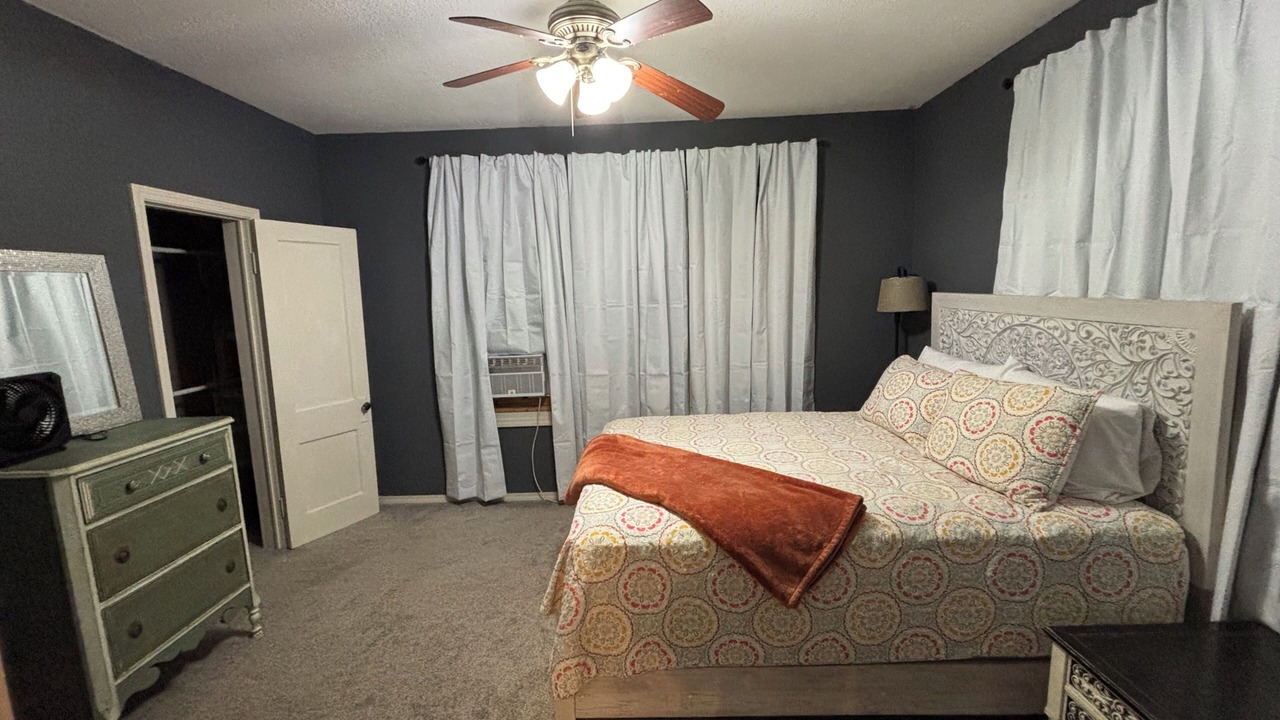 Photo of Bedroom in Stringtown