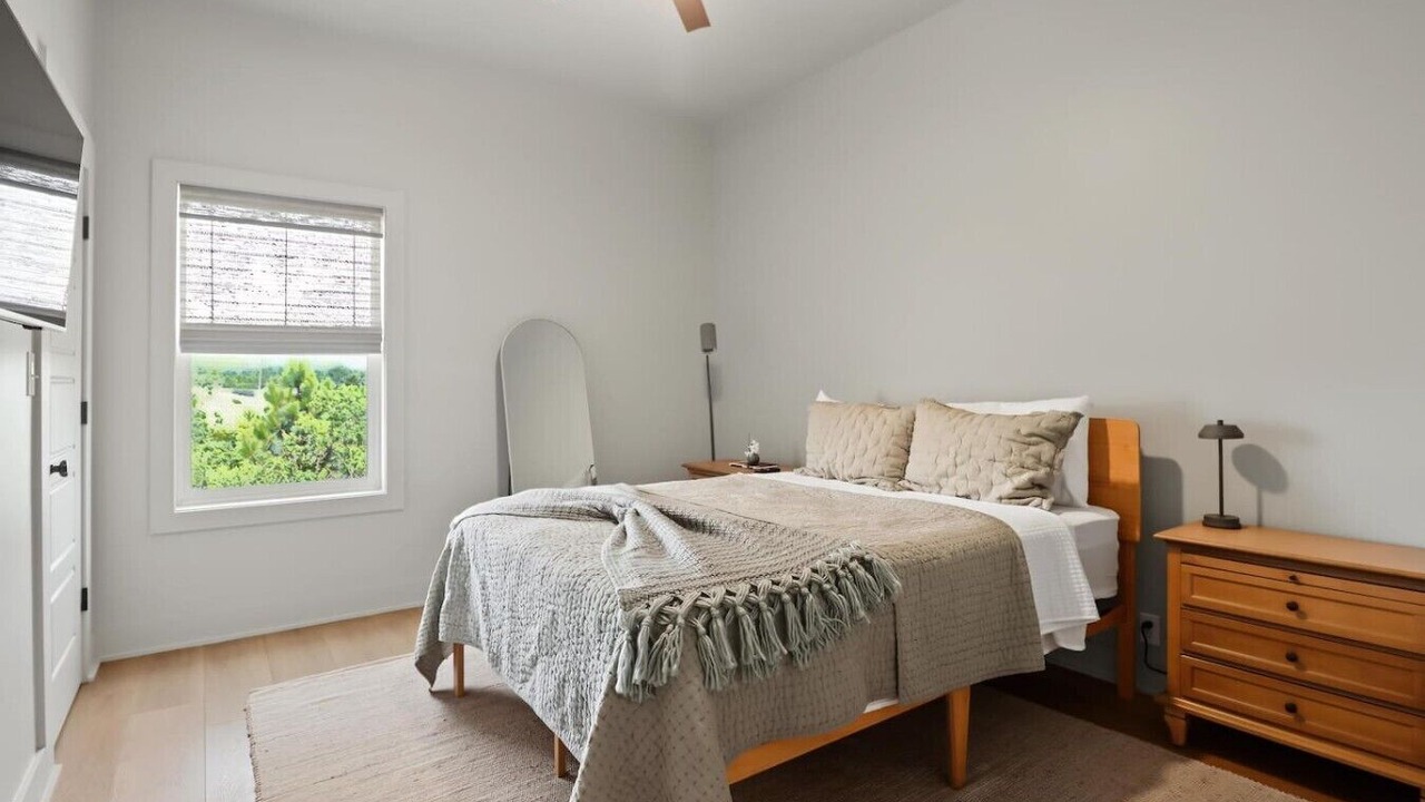 Photo of Bedroom in Henderson Point