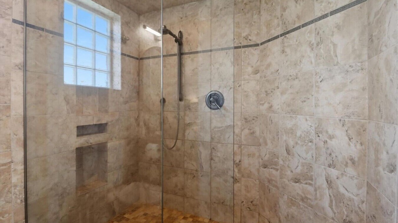 Photo of Bathroom in Henderson Point