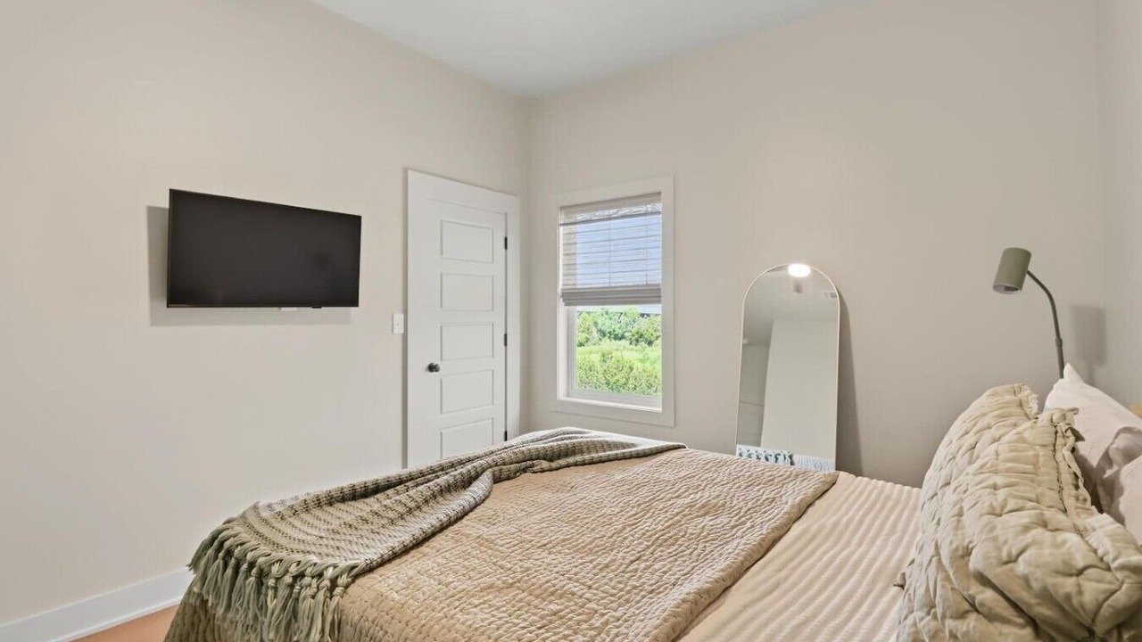 Photo of Bedroom in Henderson Point