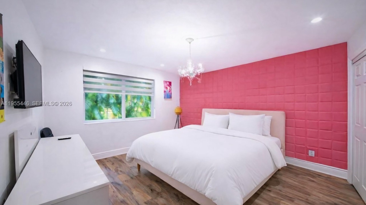 Photo of Bedroom in Ludlam